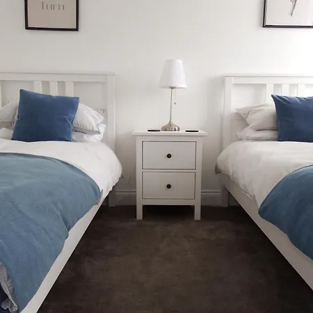Newly Renovated 3 Bedroom Victorian Detached House-3